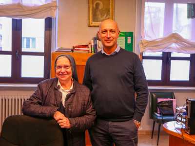 Ad accoglierci sono la madre superiora suor Maria Regina De Franceschi e l�amministratore Giuseppe Altomare...